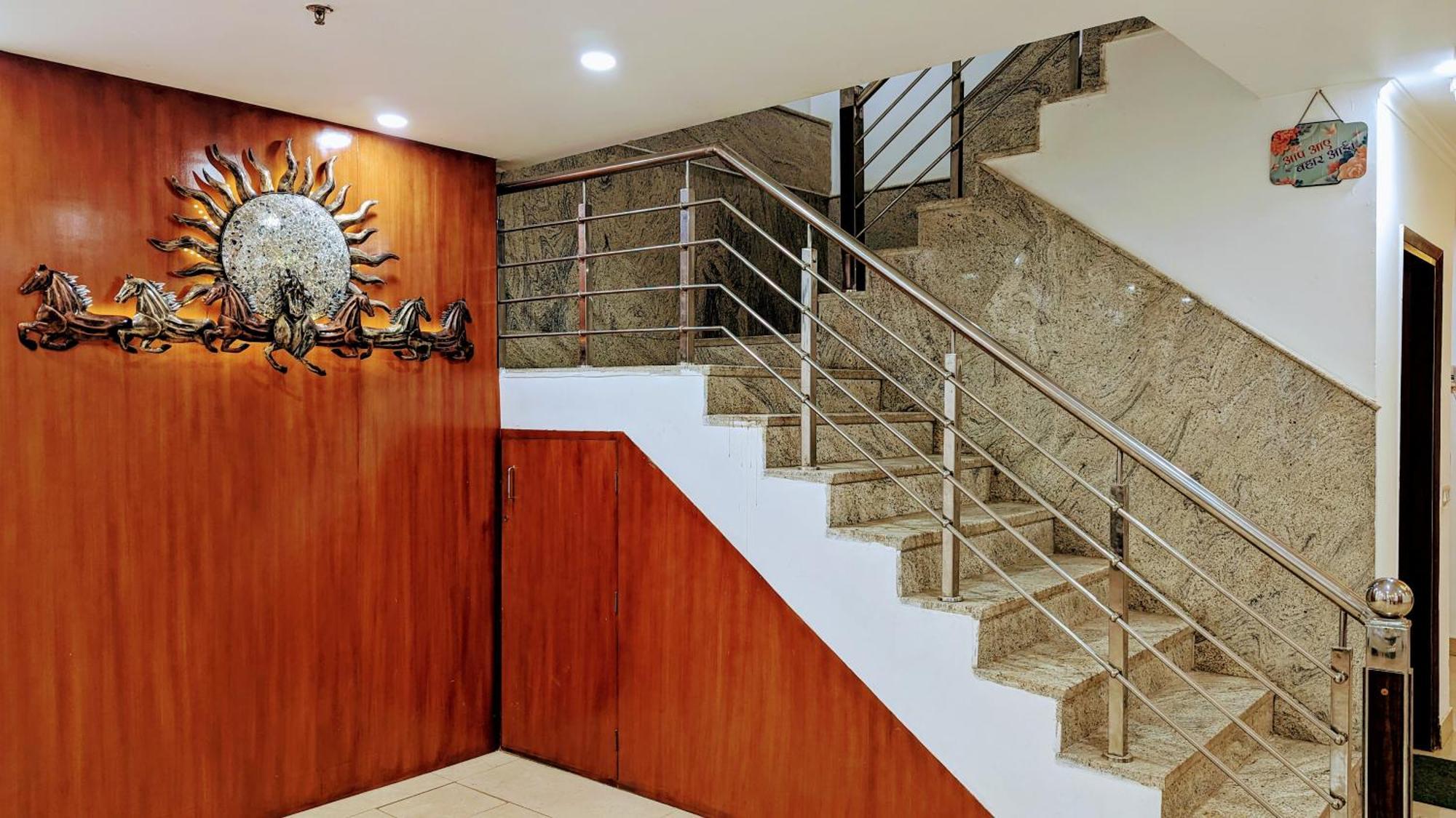 Hotel Moon Taj Near Yashobhoomi Convention Centre Delhi  Exterior photo