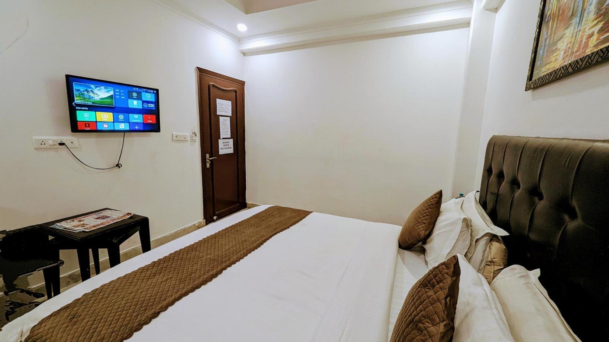 Hotel Moon Taj Near Yashobhoomi Convention Centre Delhi  Exterior photo