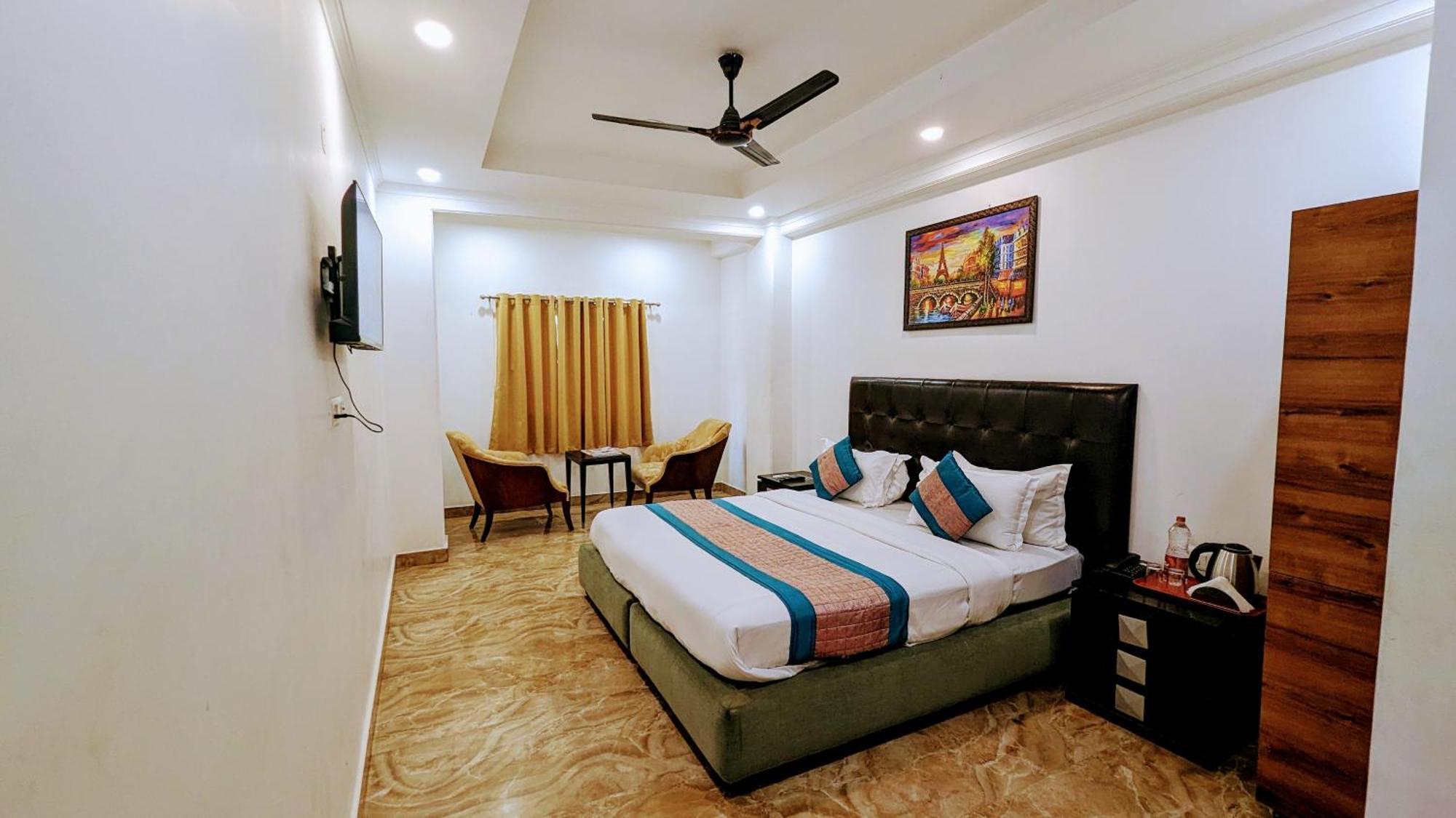 Hotel Moon Taj Near Yashobhoomi Convention Centre Delhi  Exterior photo