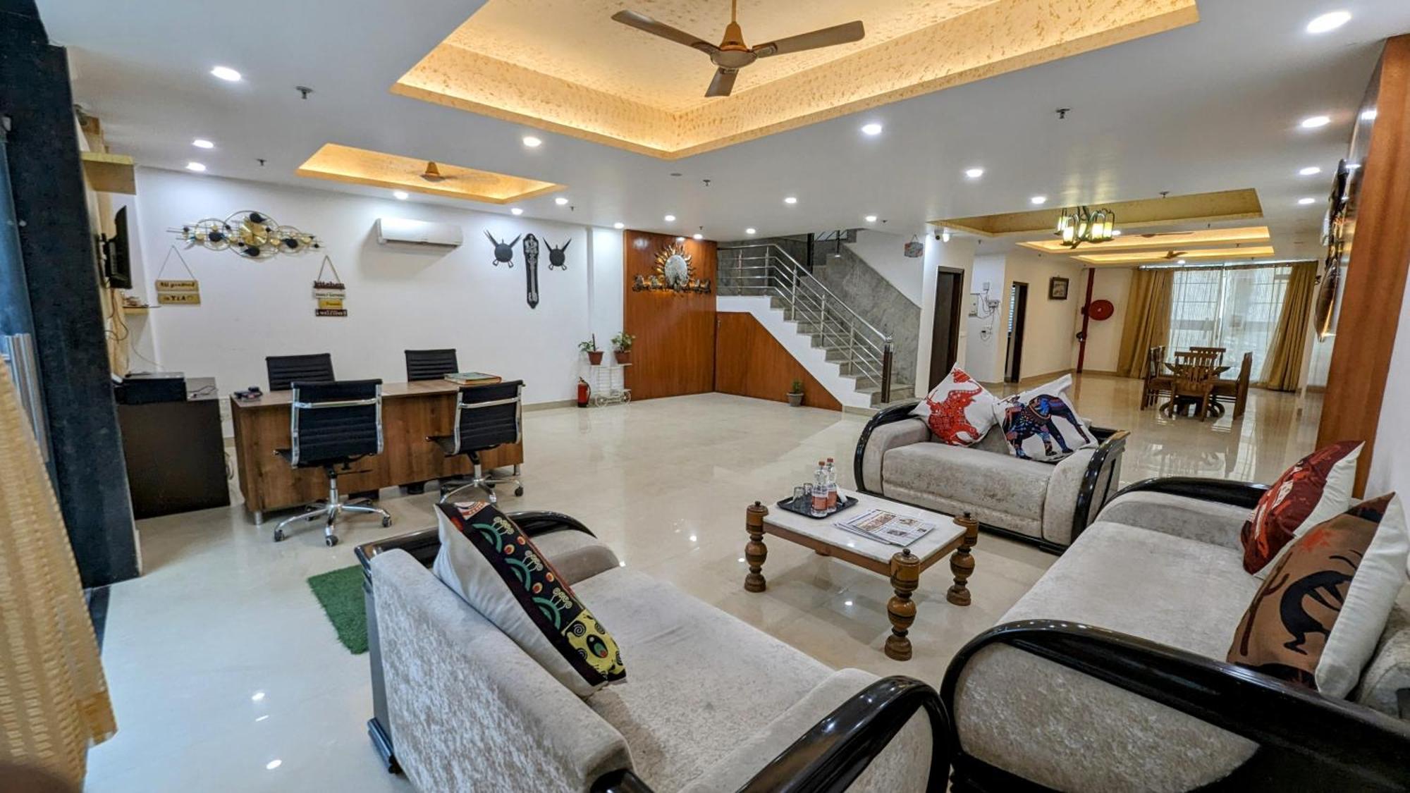 Hotel Moon Taj Near Yashobhoomi Convention Centre Delhi  Exterior photo