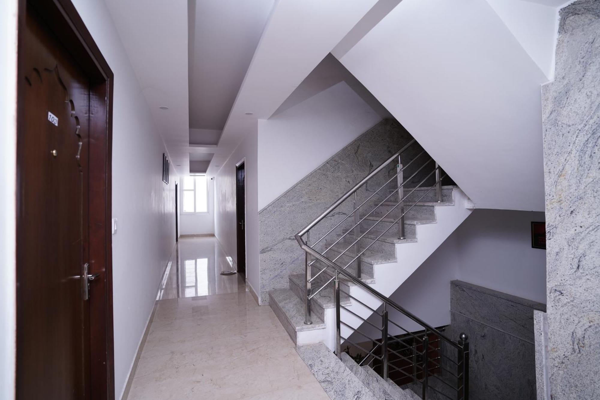 Hotel Moon Taj Near Yashobhoomi Convention Centre Delhi  Exterior photo