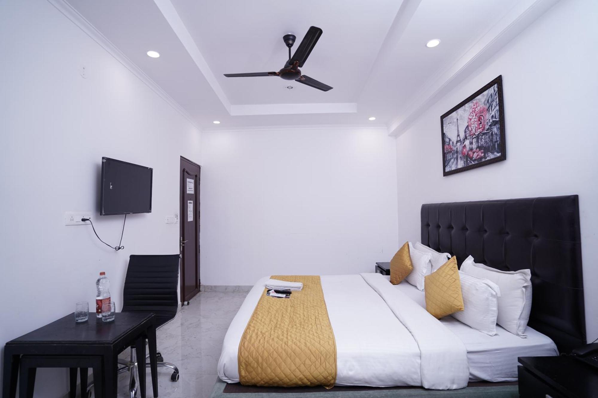 Hotel Moon Taj Near Yashobhoomi Convention Centre Delhi  Exterior photo